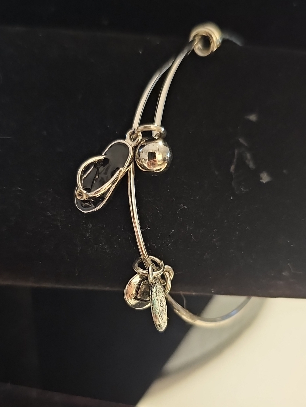 Bella Perlina Bangle Charm Bracelet. Silver Tone.